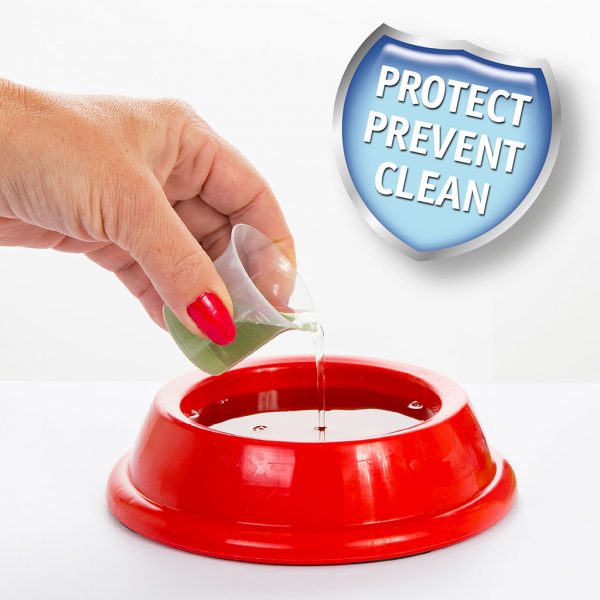 Beaphar Plaque Away Lifestyle 1 Adding a capful of green Plaque away fluid to a pets drinking bowl