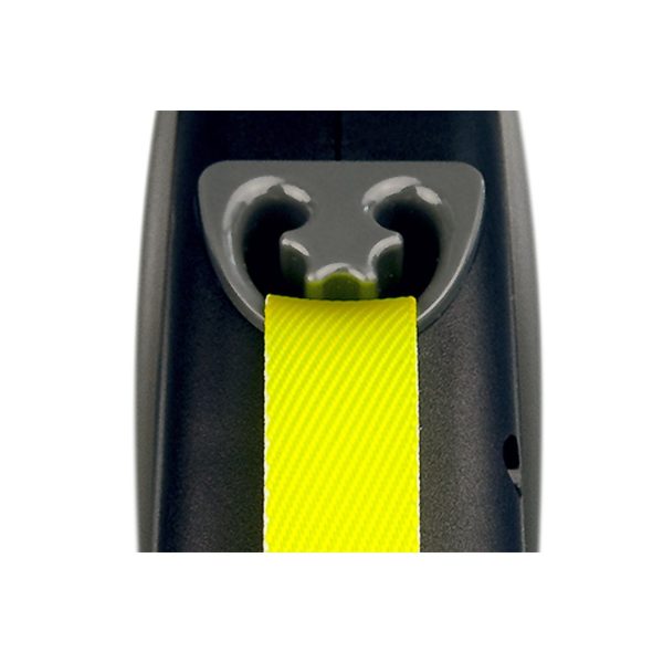 flexi-giant-retractable-dog-lead-sm-8m-4 Neon yellow tape feeding through the star shaped tape guide on the Flexi Giant retractable lead casing